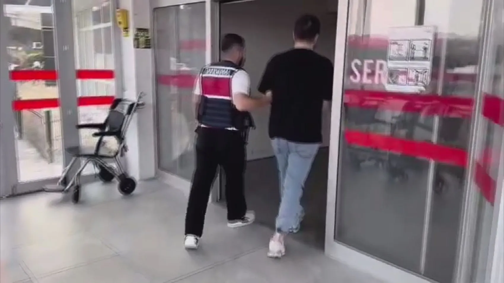 Sahte kimlikle tapu vurgunu yapan çeteye 8 ilde operasyon