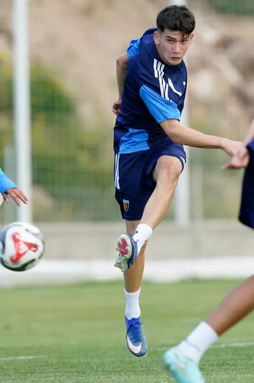 Kayserispor yeni sezon için Erciyes zirvesinde ter döküyor