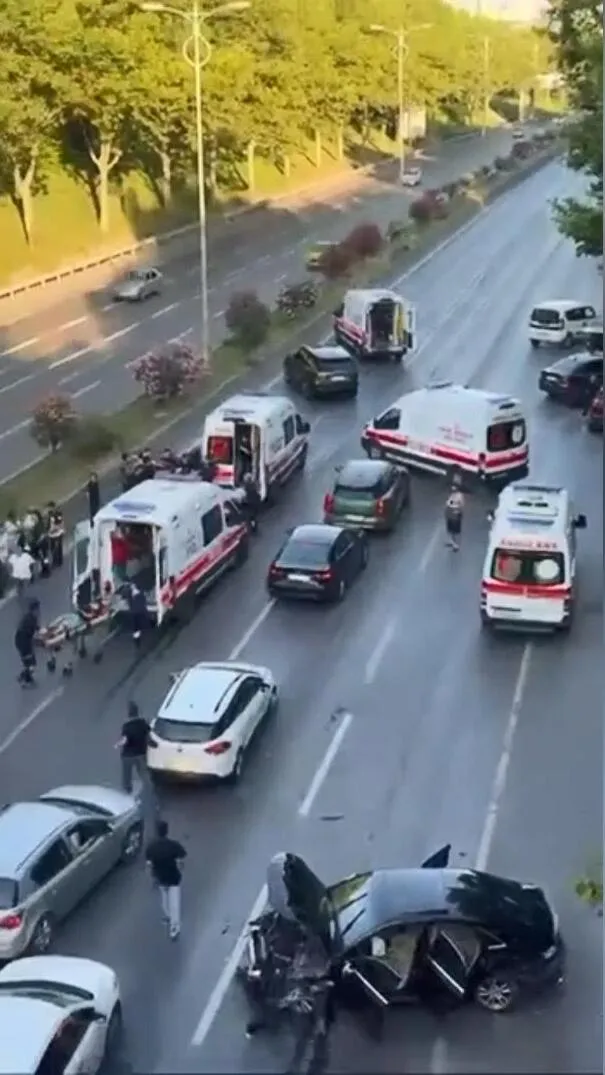 Esenler'de dikkatsizlik zincirleme kazaya yol açtı