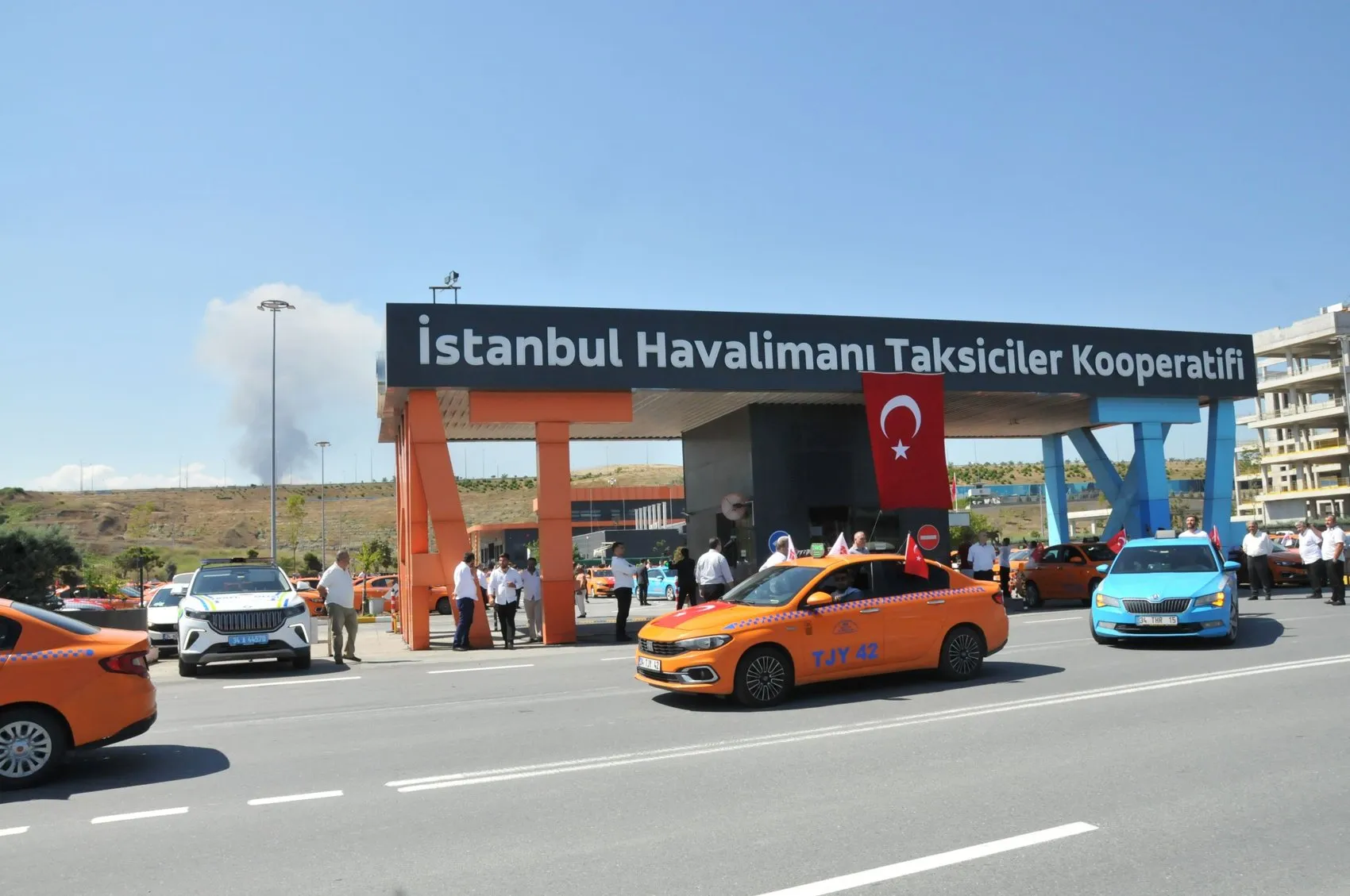 Taksicilerden 15 Temmuz şehitleri anısına 253 araçlık konvoy