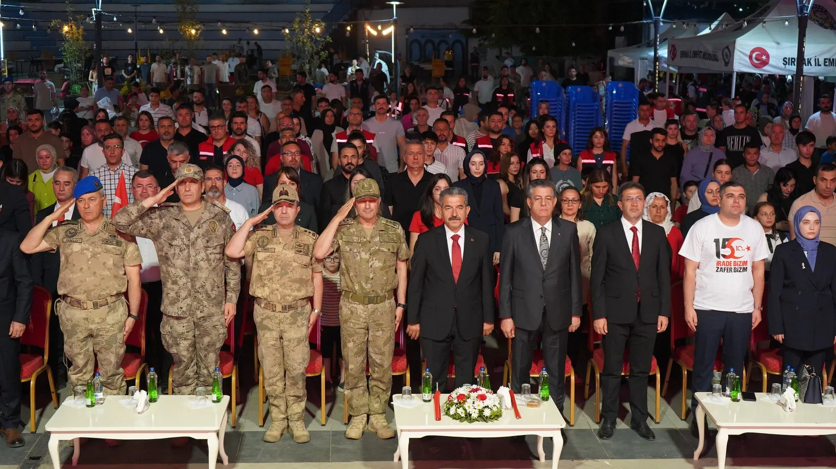 Şırnak 15 Temmuz için dev bayrakla yürüdü
