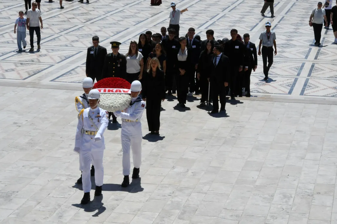 TİKAV bursiyerleri Ankara’da Ata’nın huzuruna çıktı