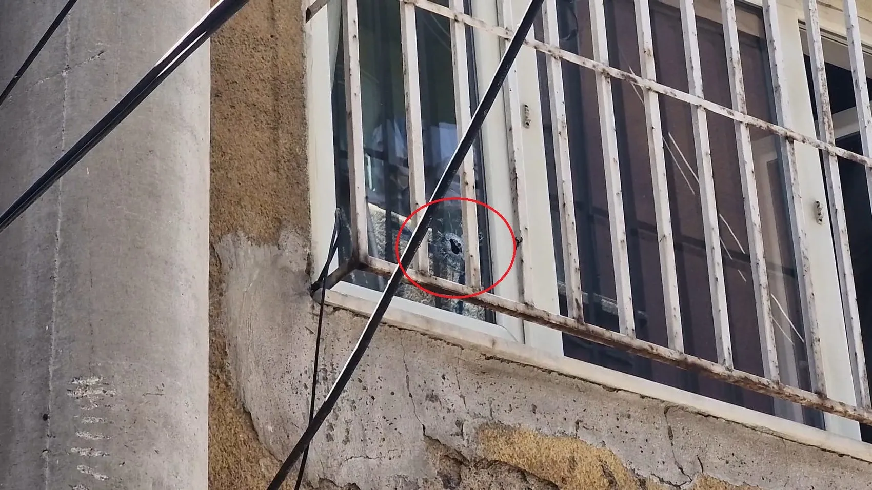 Diyarbakır'da eve kurşun yağdıran saldırganlar kaçtı