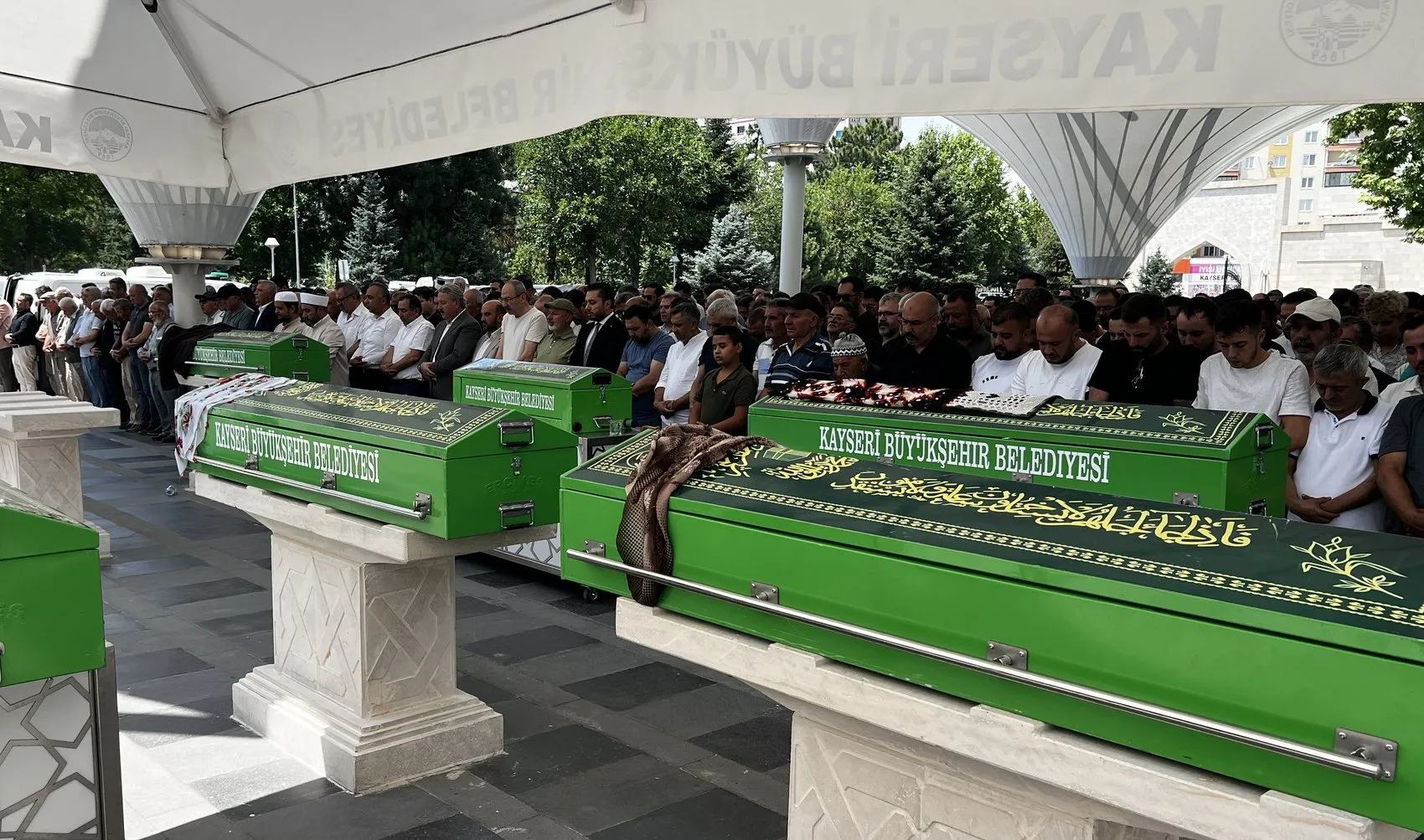 Kayseri'de düğün konvoyu kazasında hayatını kaybeden genç anne defnedildi
