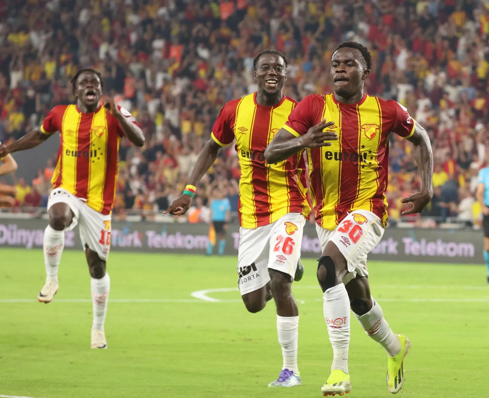 Göztepe'nin yıldızı Anthony Dennis yolcu
