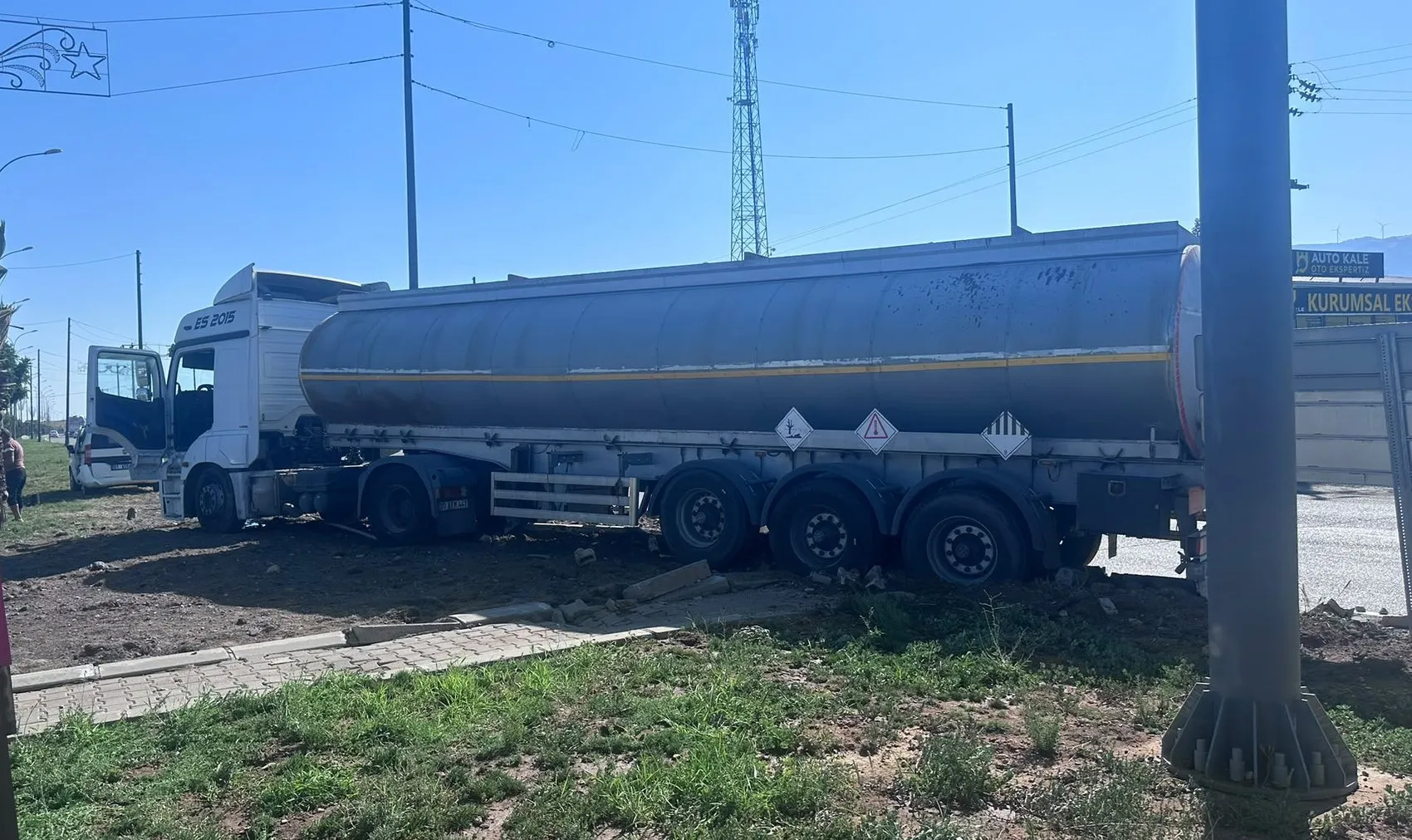 Nurdağı yolunda tanker ve araç çarpıştı
