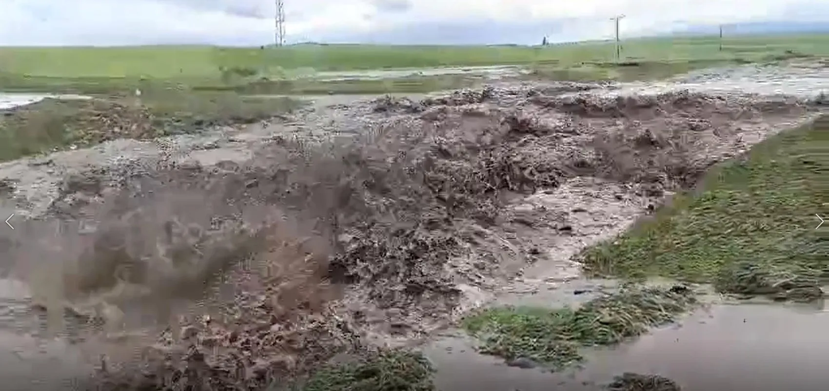 Kars Arpaçay'da sağanak sele dönüştü