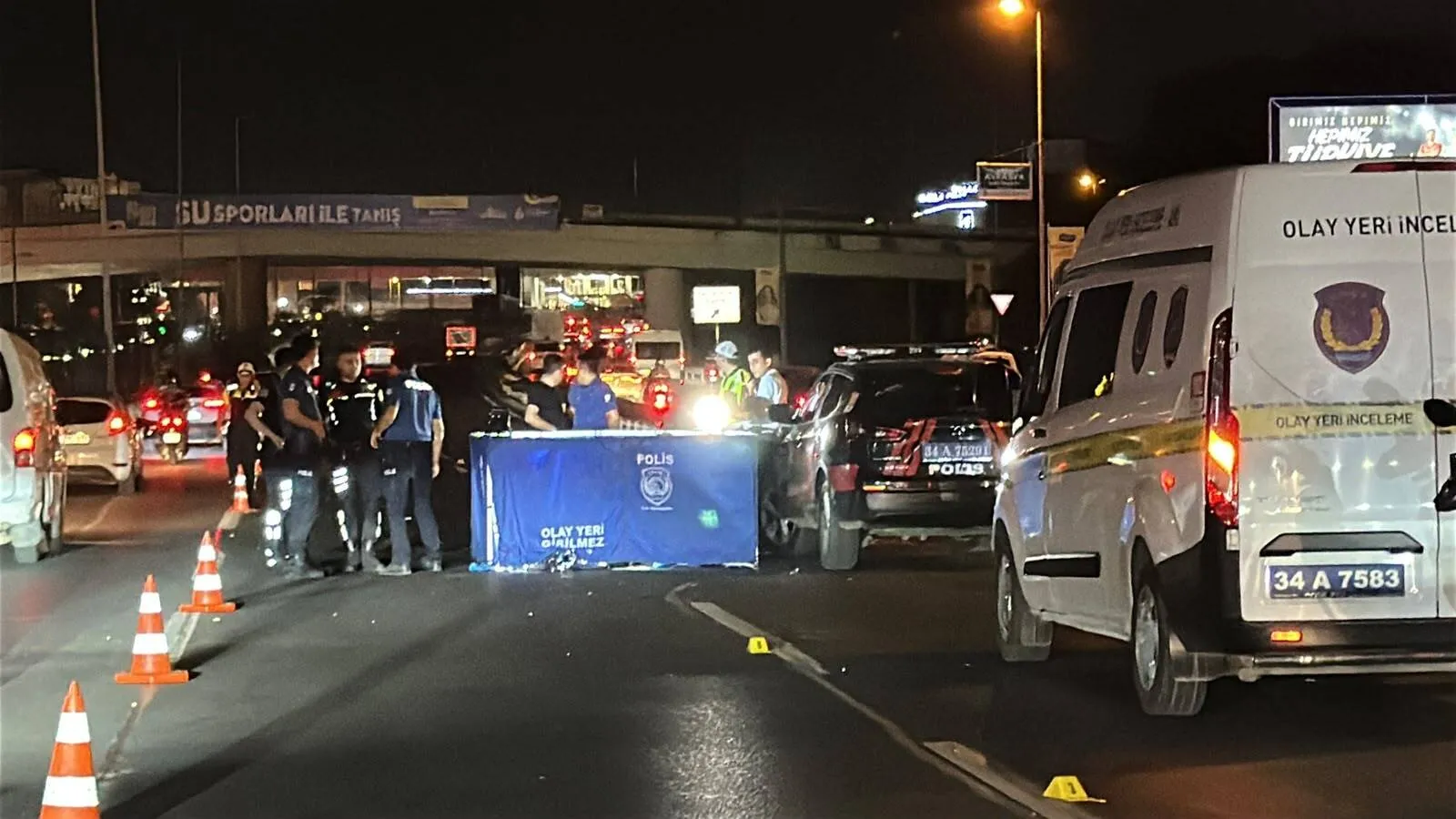 Bakırköy'de gece vakti feci kaza Bir yaya hayatını kaybetti