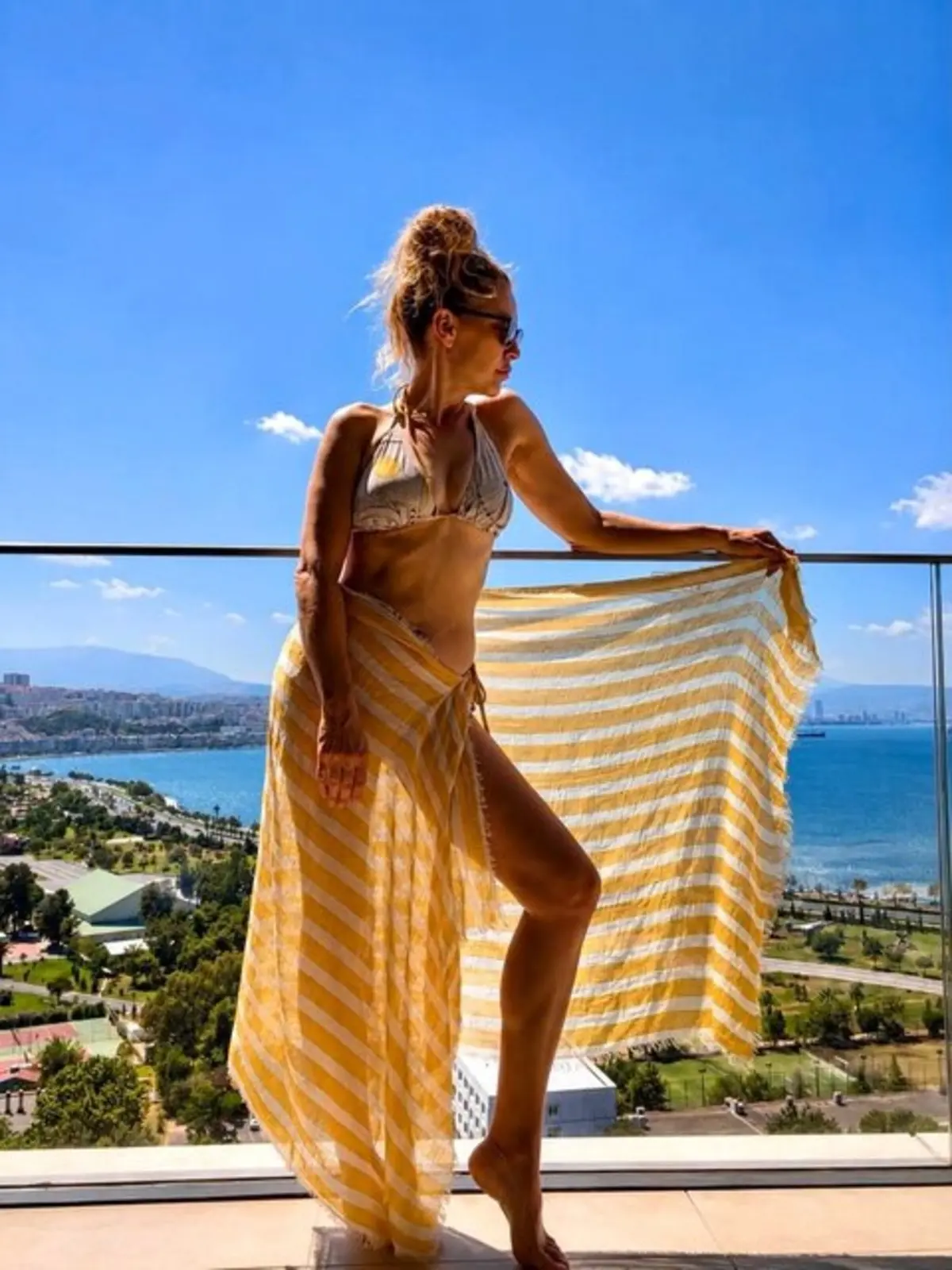Kızılcık Şerbeti nin Kıvılcım ı Evrim Alasya bikinisini giyip fiziğini sergiledi! Beğeni yağdı 3