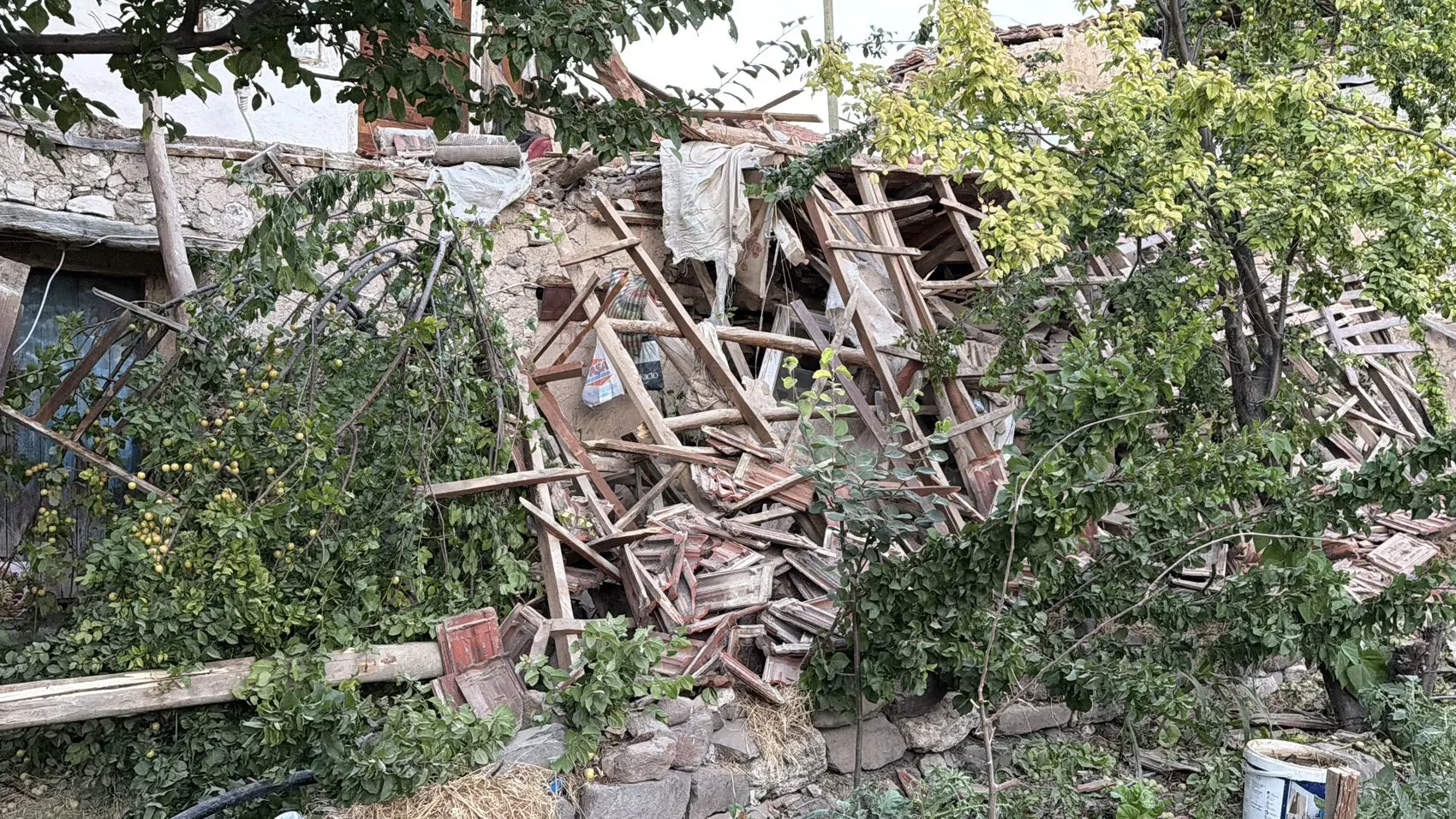 Eskişehir'de yangın dönüşü kaza 3 itfaiyeci hastanelik oldu