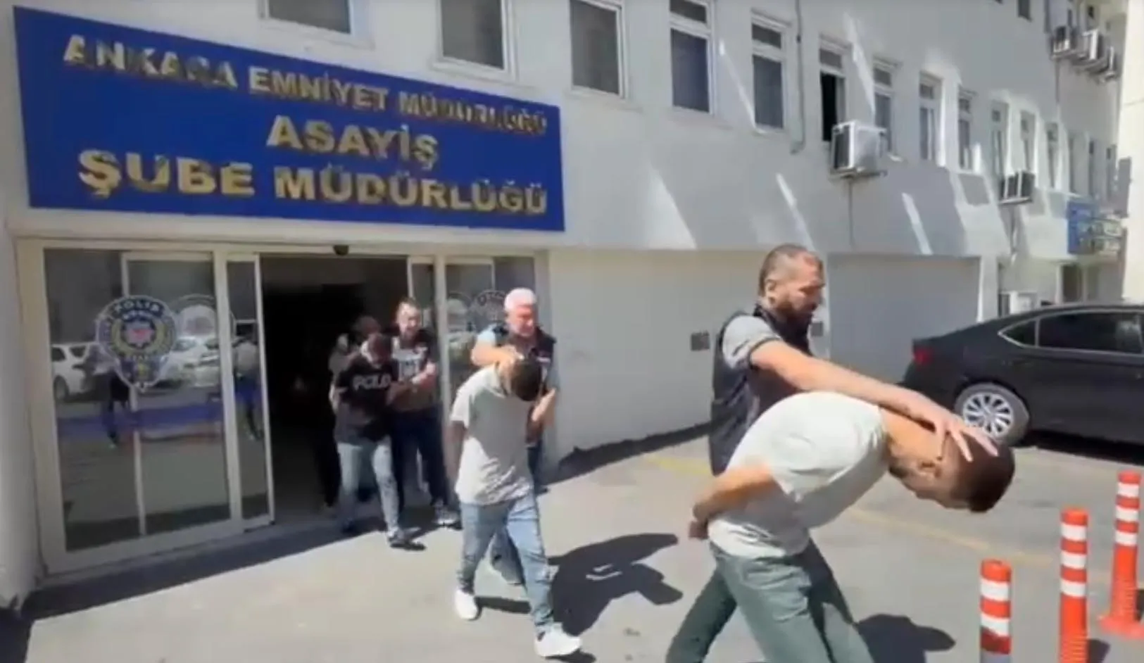 Ankara'da otomobil hırsızlarına suçüstü operasyonu