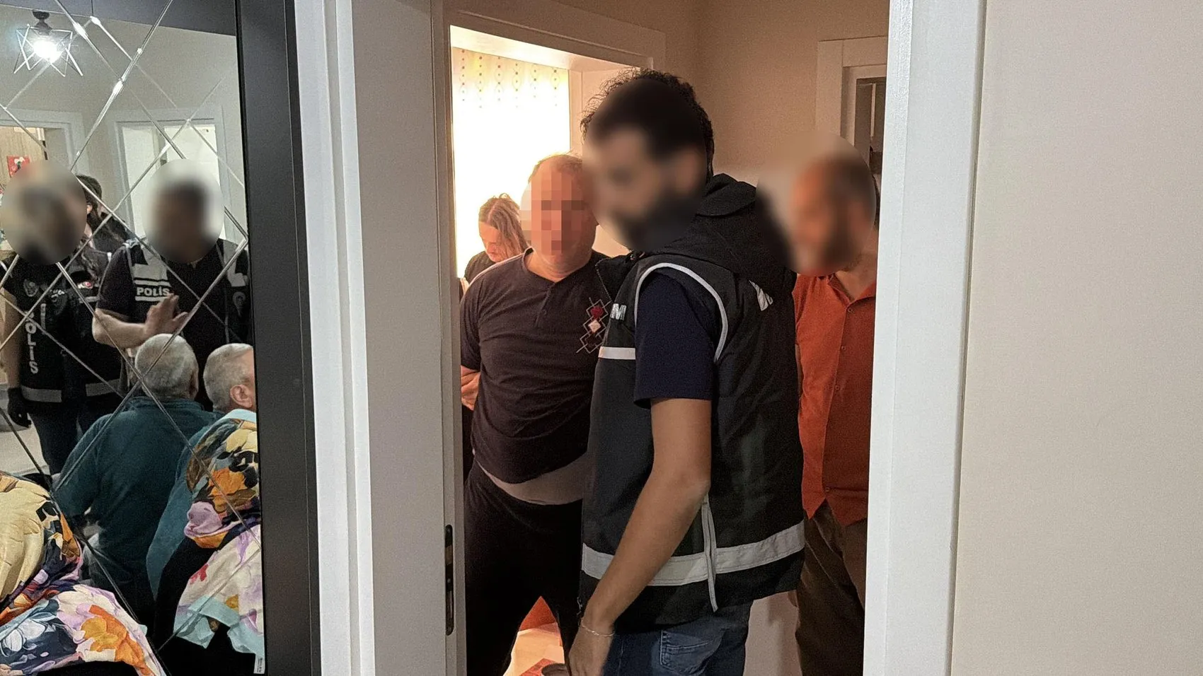 6 yıldır aranan FETÖ firarisi çamaşır makinesinin arkasında bulundu