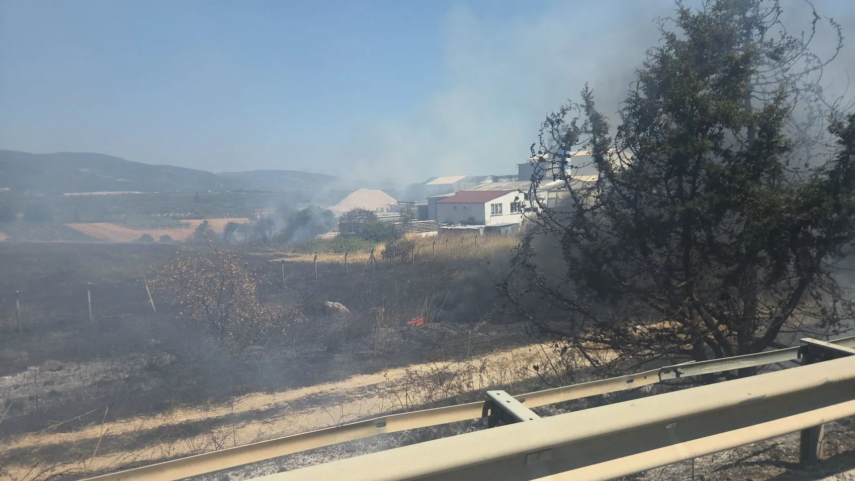 Orhangazi yolunda korkutan yangın söndürüldü
