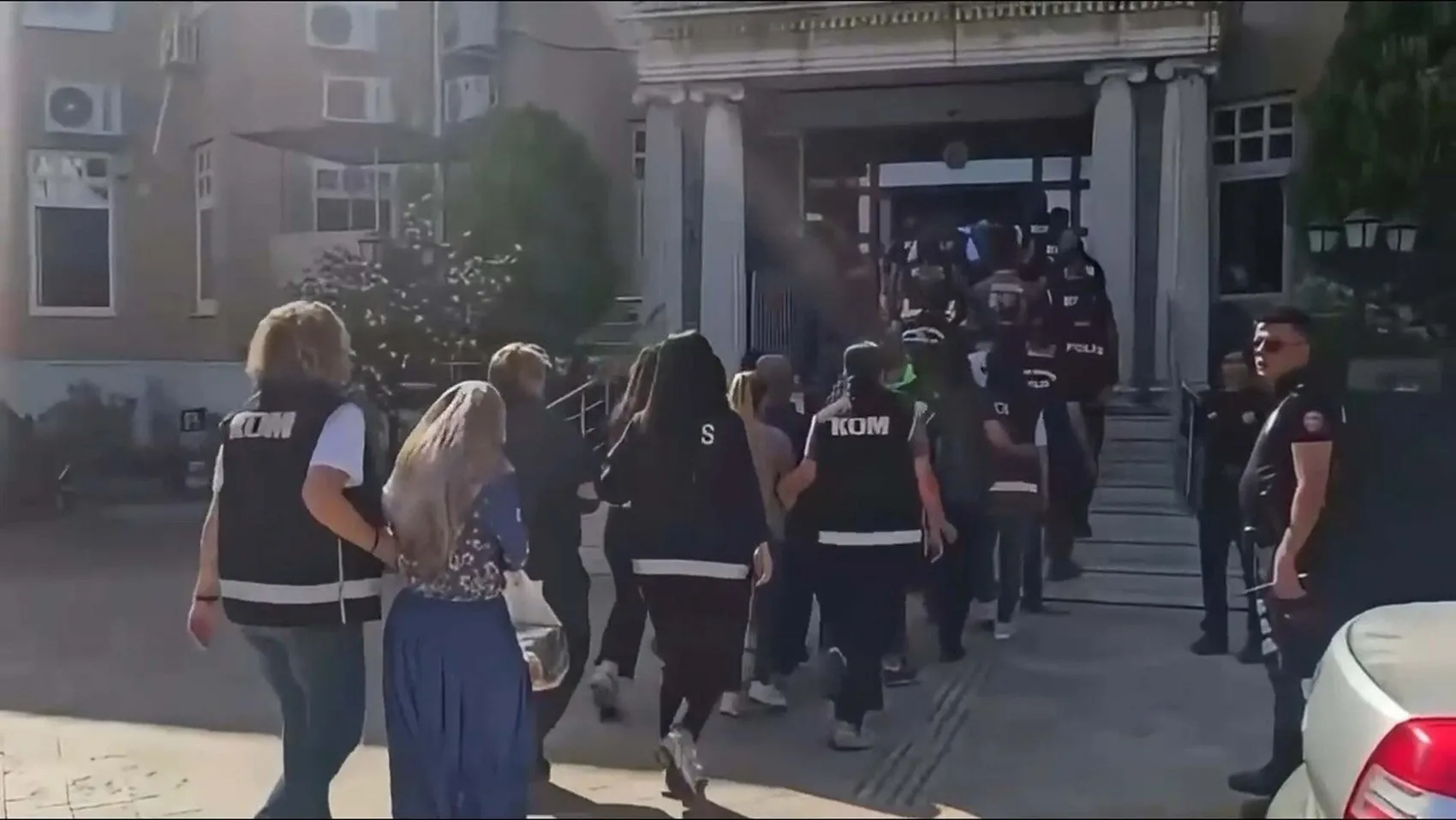Vize mağdurları üzerinden milyonlarca liralık vurgun yapan çete çökertildi