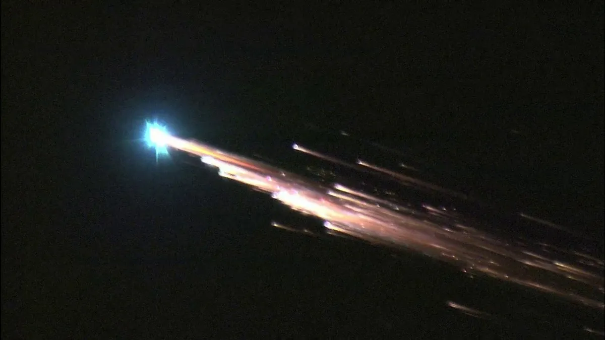 SpaceX, 260 Starlink uydusunu atmosfere sokarak imha etti