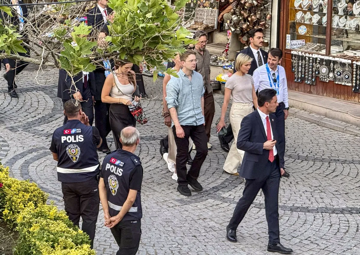 İzlanda Başbakanı Ankara Kalesi'nde oyun havası karşılamasıyla ağırlandı