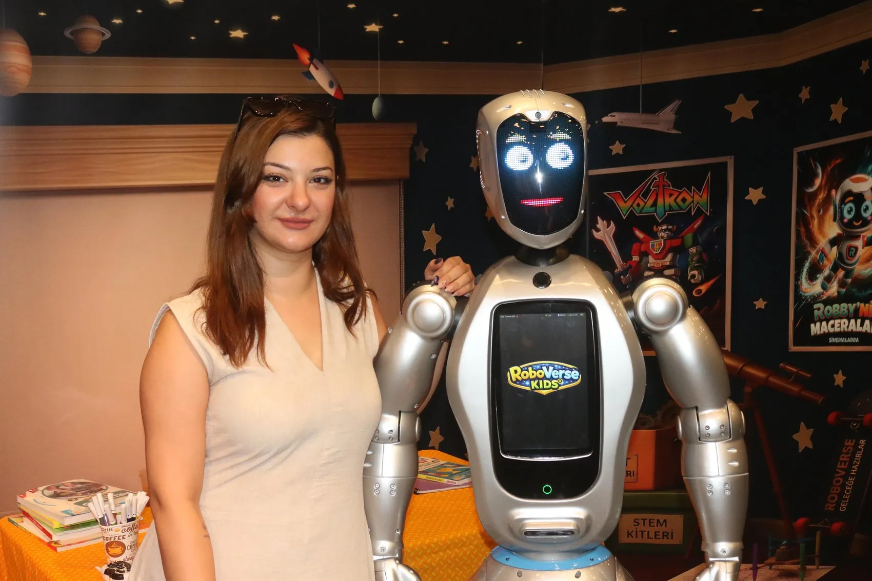 Antalya sahnesinde bir ilk İnsansı robot tiyatro oyuncusu oldu