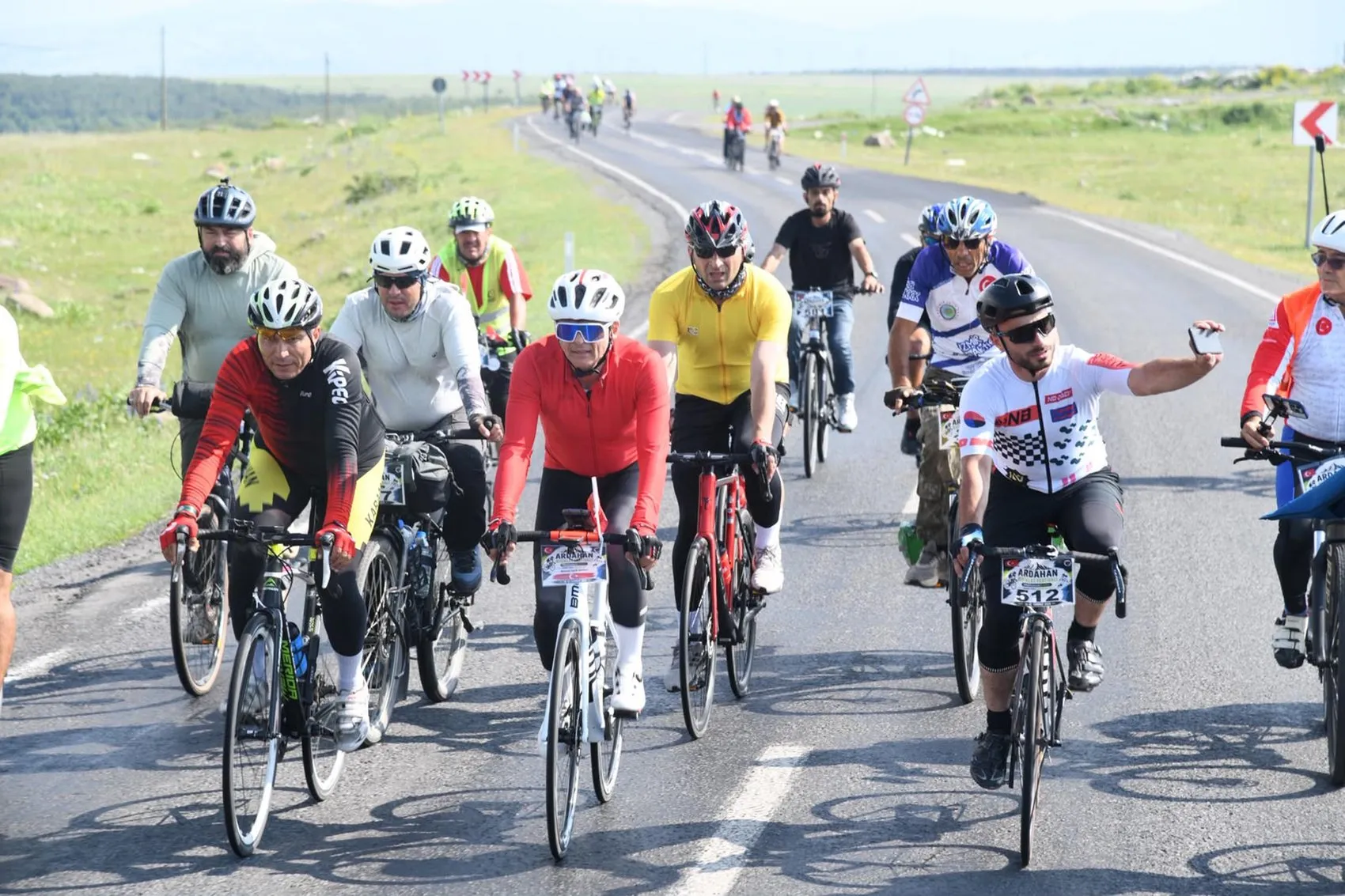 Ardahan bin bisikletliyle yollara döküldü