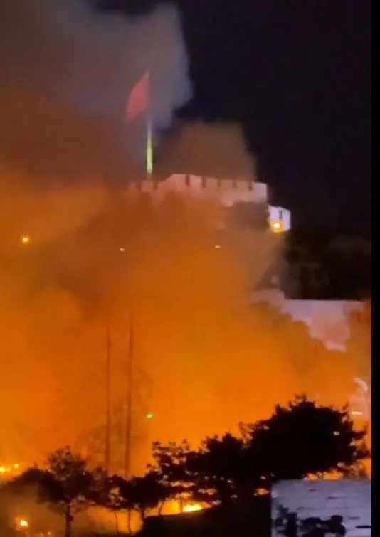 Ankara Kalesi çevresinde korkutan yangın kontrol altına alındı