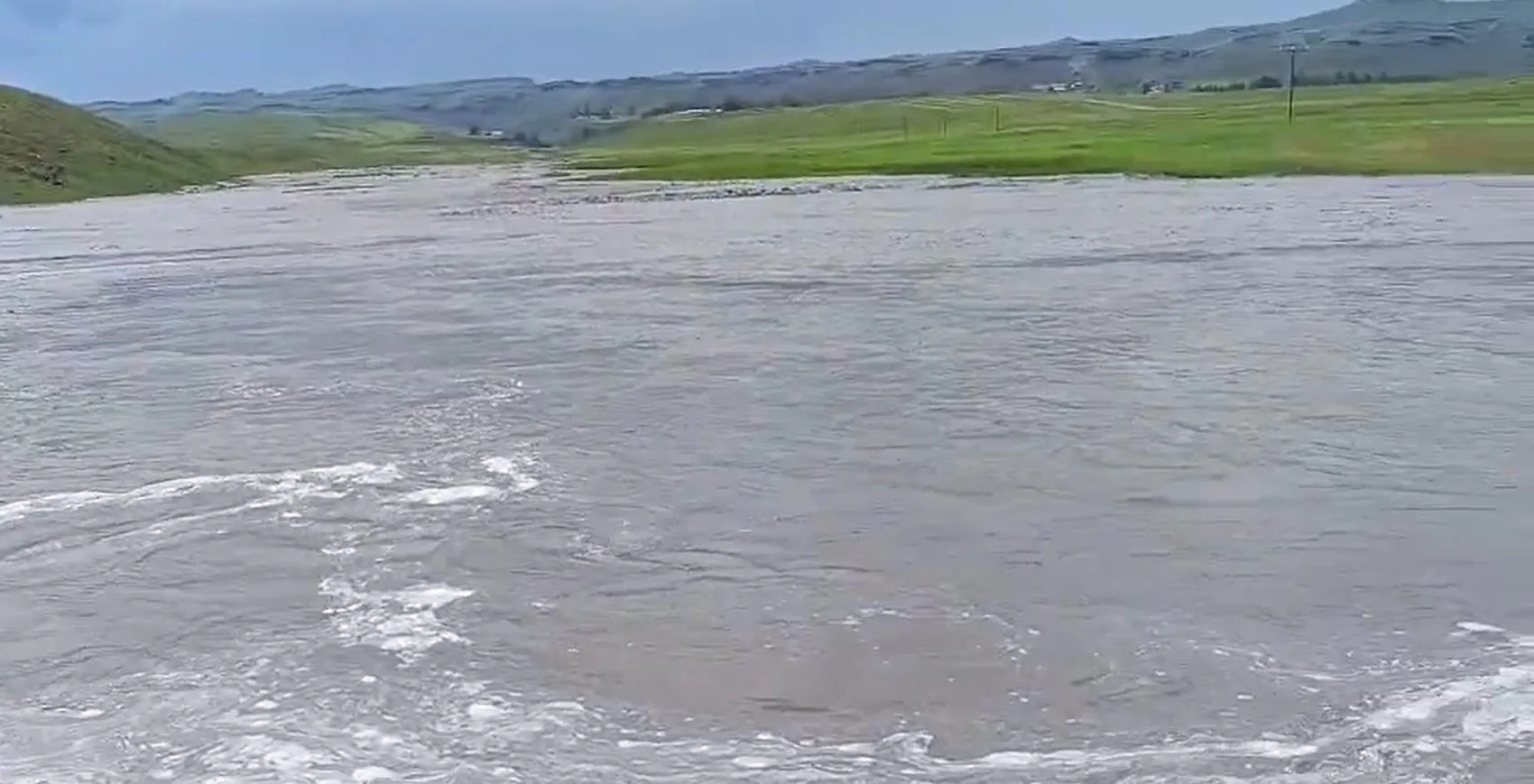 Kars Arpaçay'da sağanak sele dönüştü
