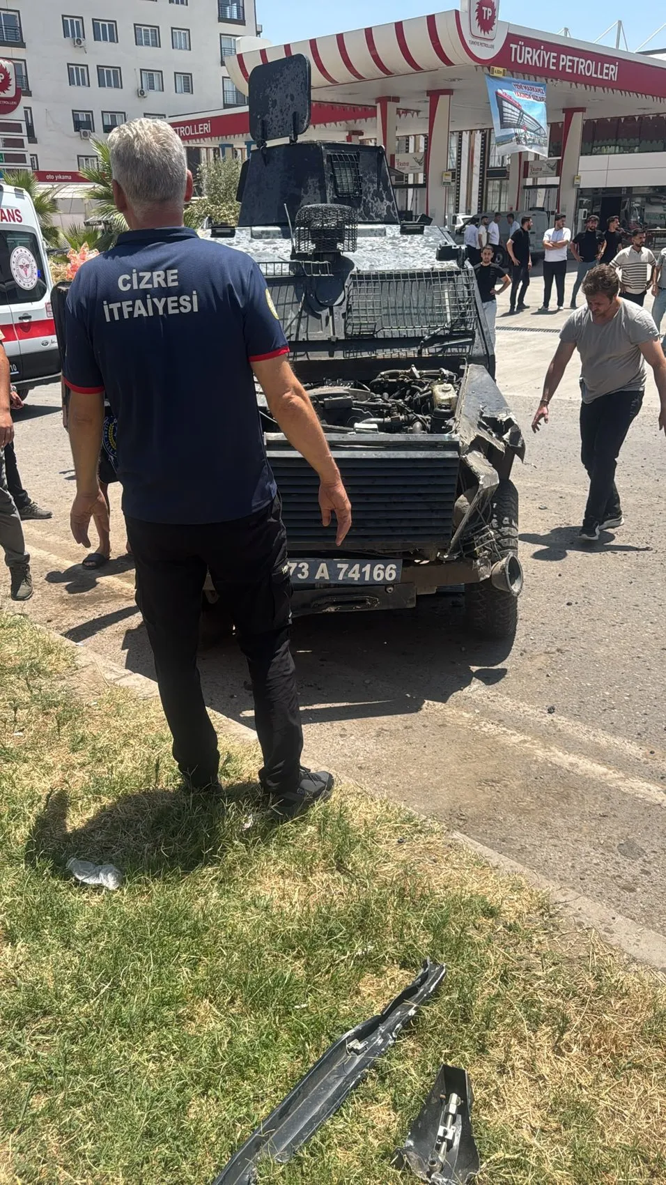 Cizre'de zırhlı aracın kaza yapması sonucu iki polis yaralandı