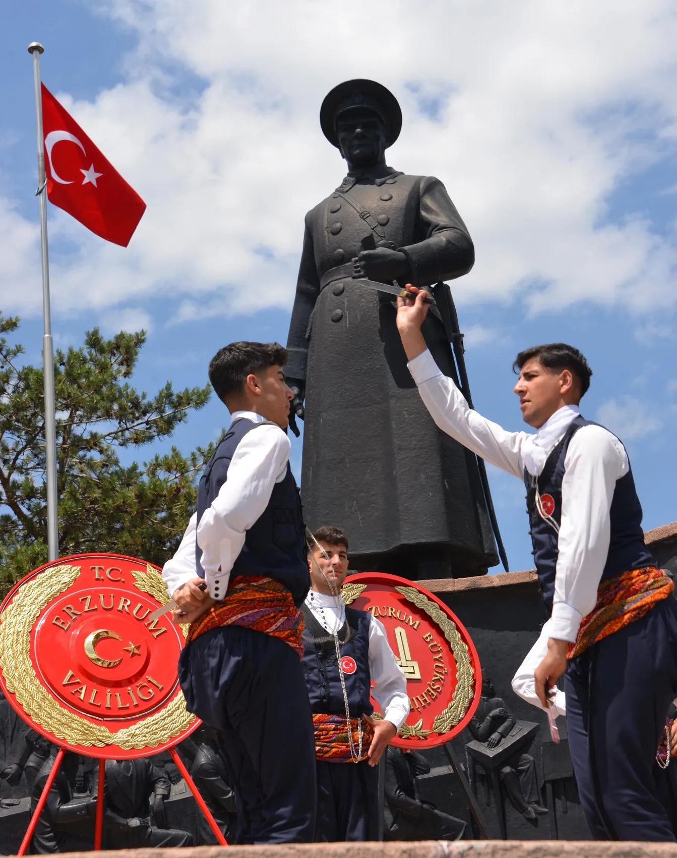 Atatürkün Erzurum günleri 107 yıl sonra coşkuyla kutlandı