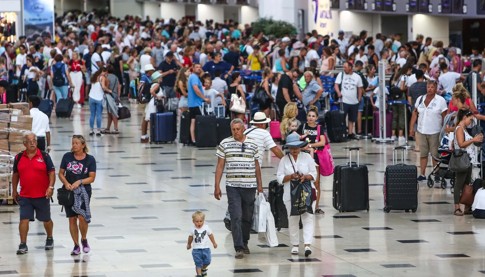 Antalya turizminde ilk yarı karnesi 5,5 milyon turist geldi