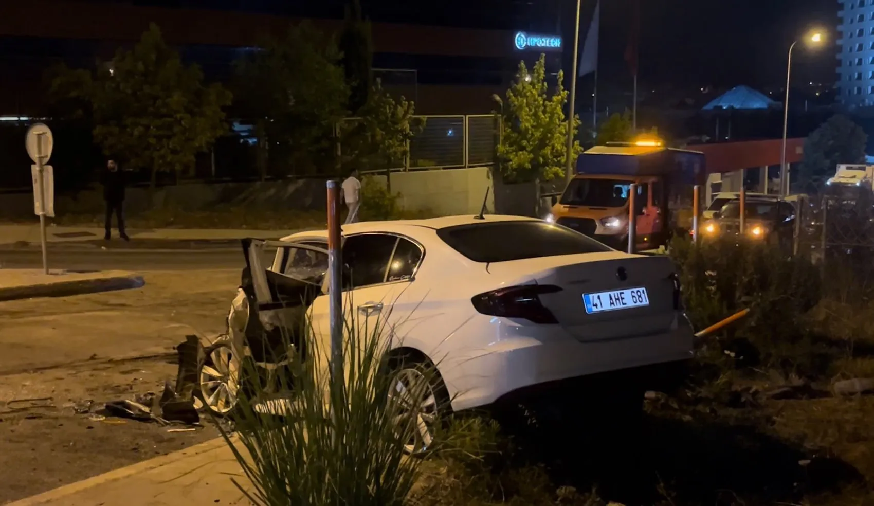 Sancaktepe'de gece yarısı zincirleme kaza 5 yaralı