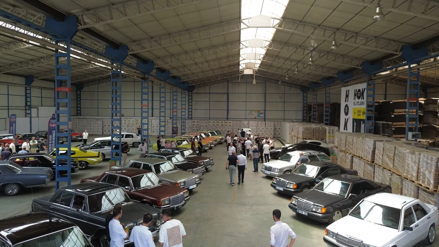 Kayseri'de sanayi hangarı nostalji garajına dönüştü