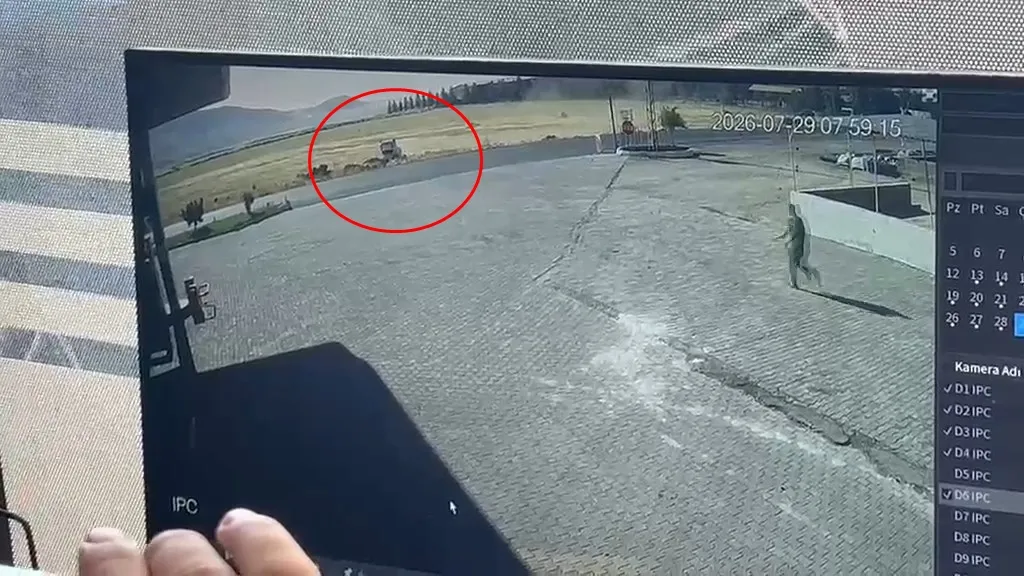 Derik'te korkutan kaza anı güvenlik kamerasına yansıdı