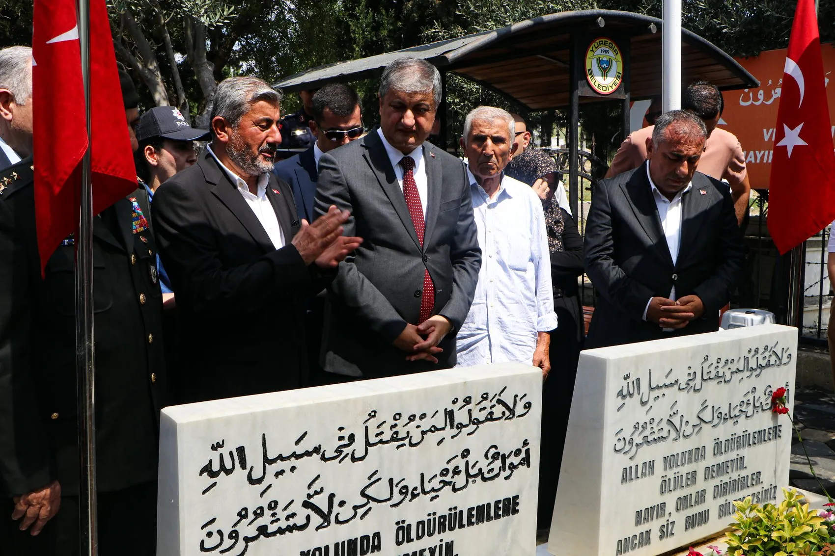 Adana 15 Temmuz şehitlerini kabirleri başında dualarla andı