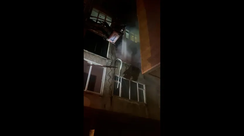 Hopa'da sönmeyen yangın korkuttu