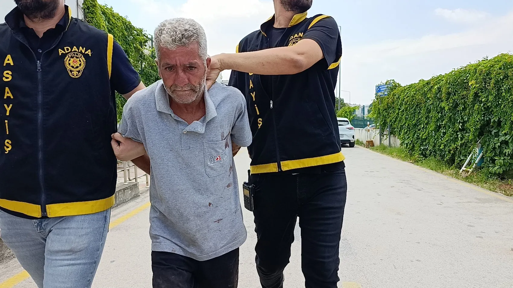 Alacaklı olduğunu iddia edip imitasyon takıları çaldı
