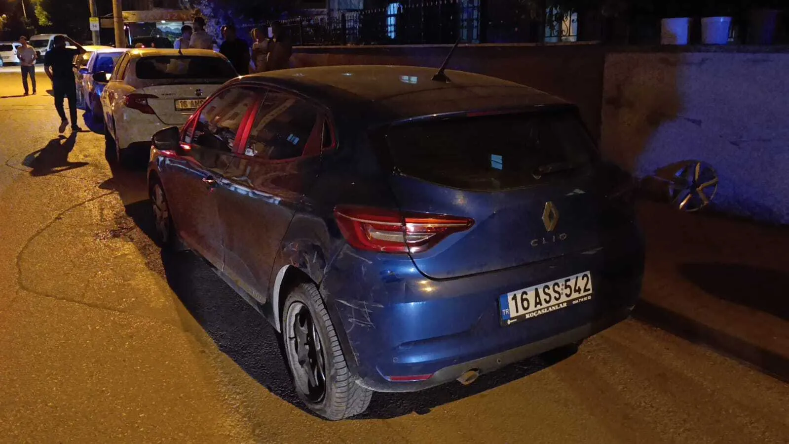 İnegöl'de kaza yaptıktan sonra aracını bırakıp kaçtı
