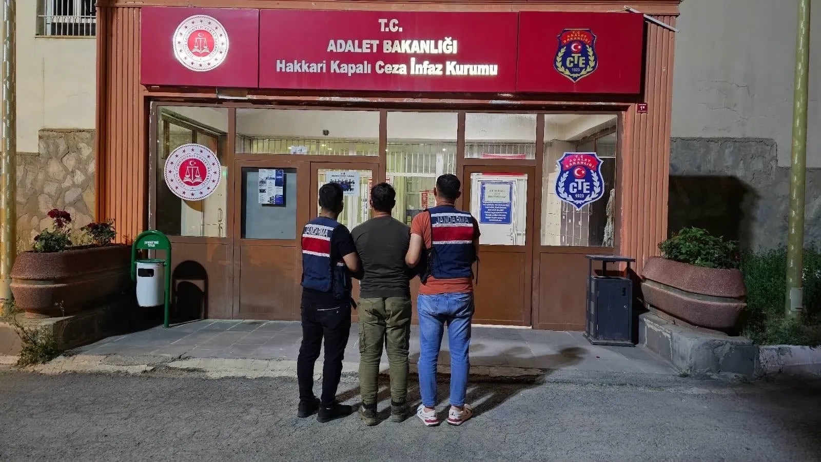 Yüksekova sınırında uyuşturucu operasyonu