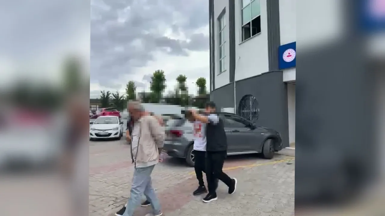 Sancaktepe’de narkotik kovalamacası Şüpheli araçlarla kaçmaya çalıştı