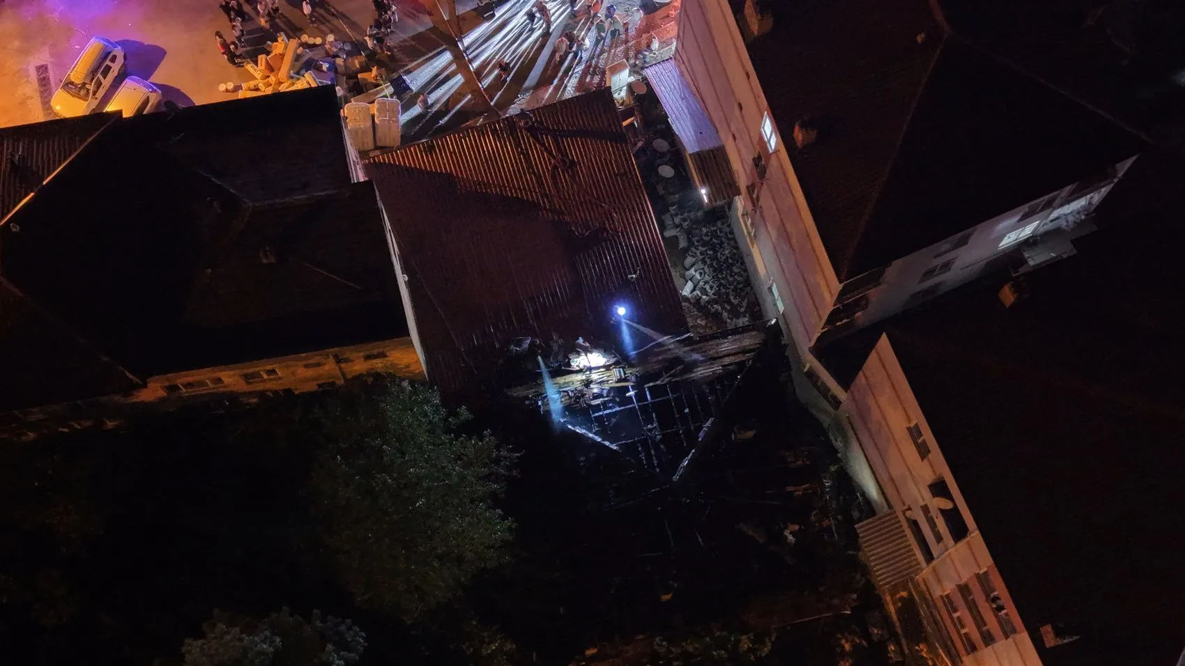 Tekkeköy’de boya deposunu alevler sardı