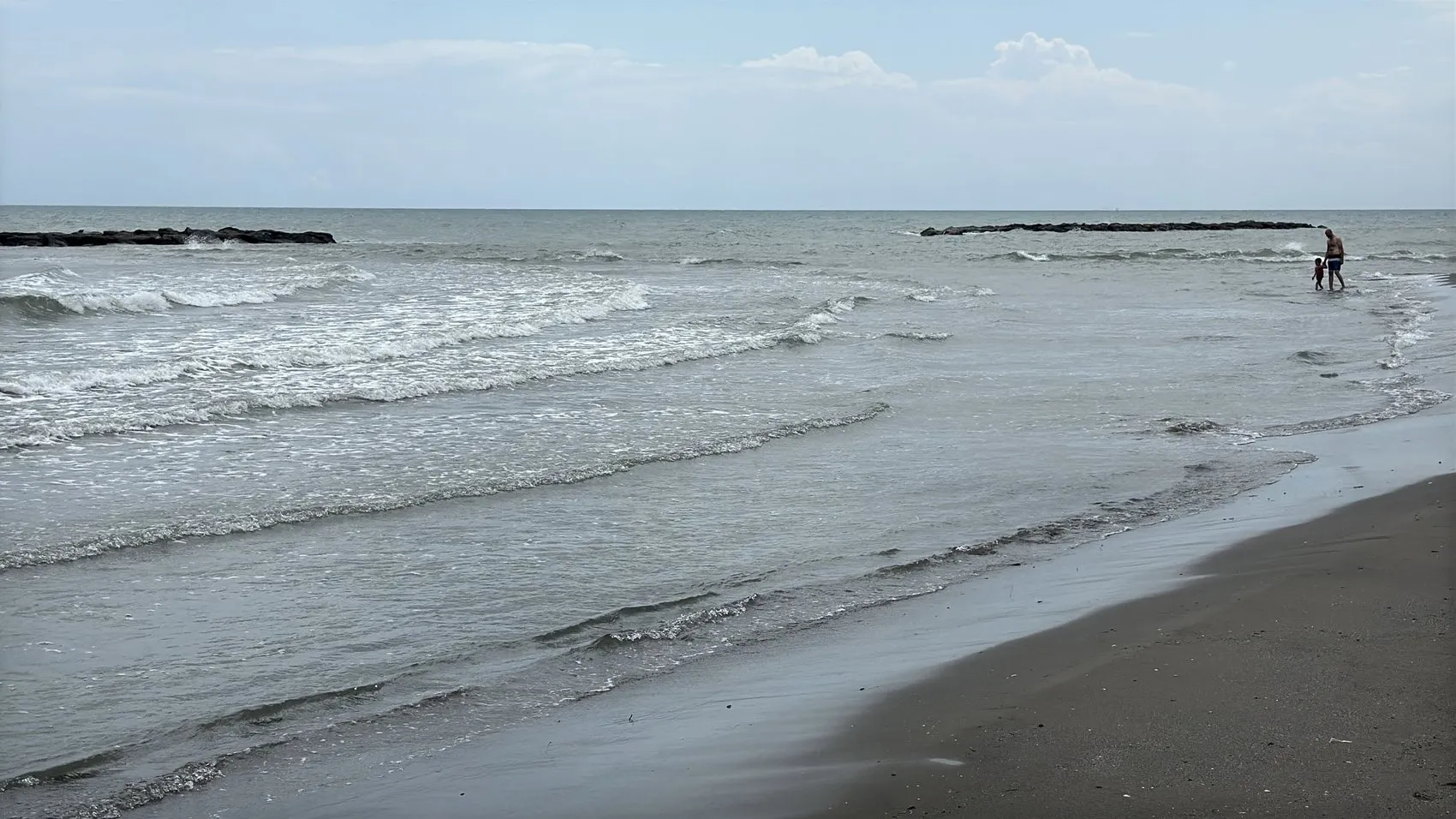 Samsun Atakum sahilinde iki kişi boğulma tehlikesi geçirdi