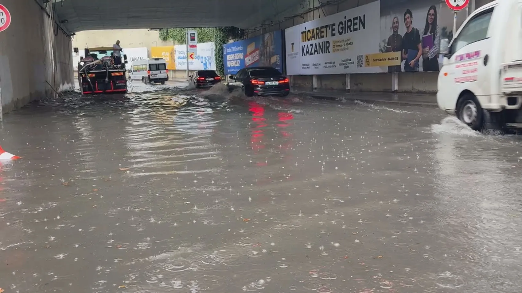 İstanbul trafiğine sağanak engeli