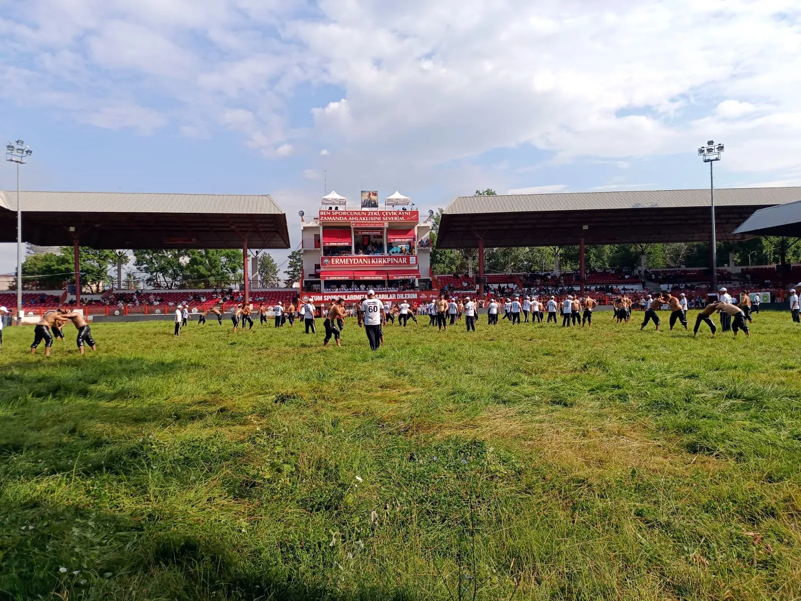 Kırkpınar er meydanında bugün başpehlivanlar sahne alıyor