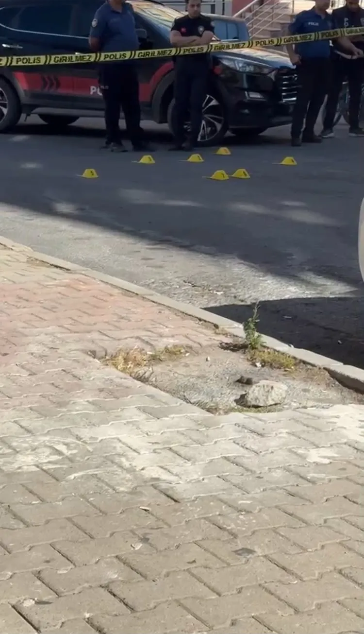 Sultangazi'de trafikte motosikletli gence silahlı pusu