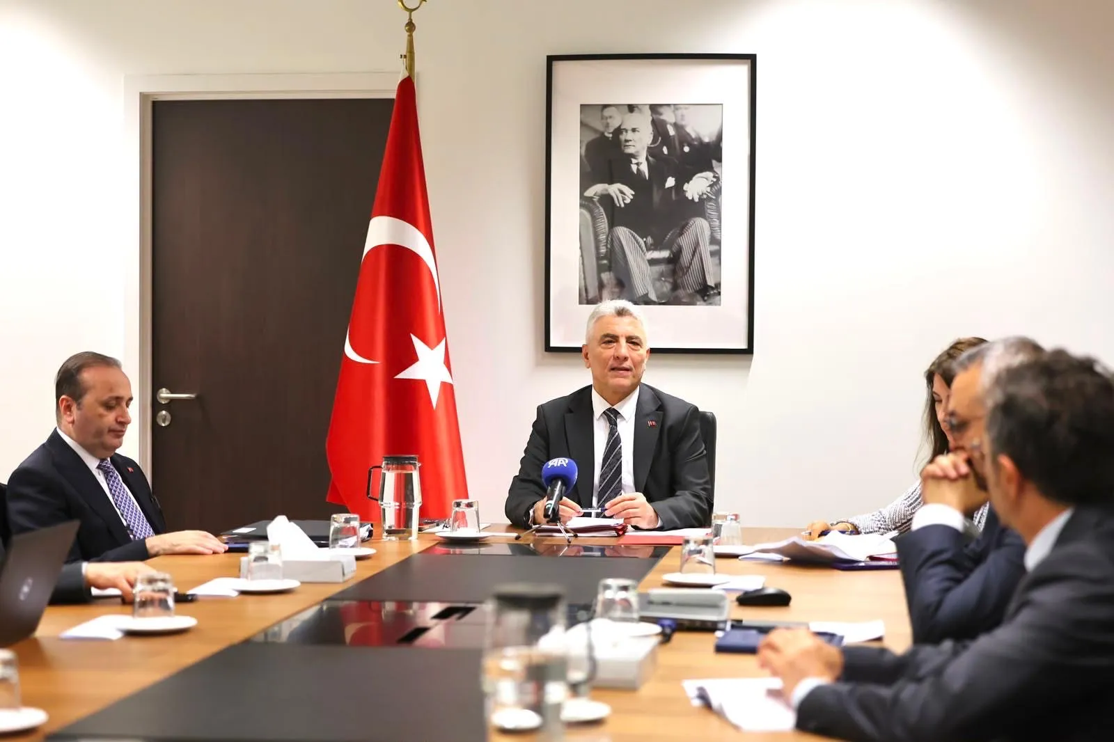 Bakan Bolat Brüksel'de gurbetçiler ve iş dünyasıyla buluştu