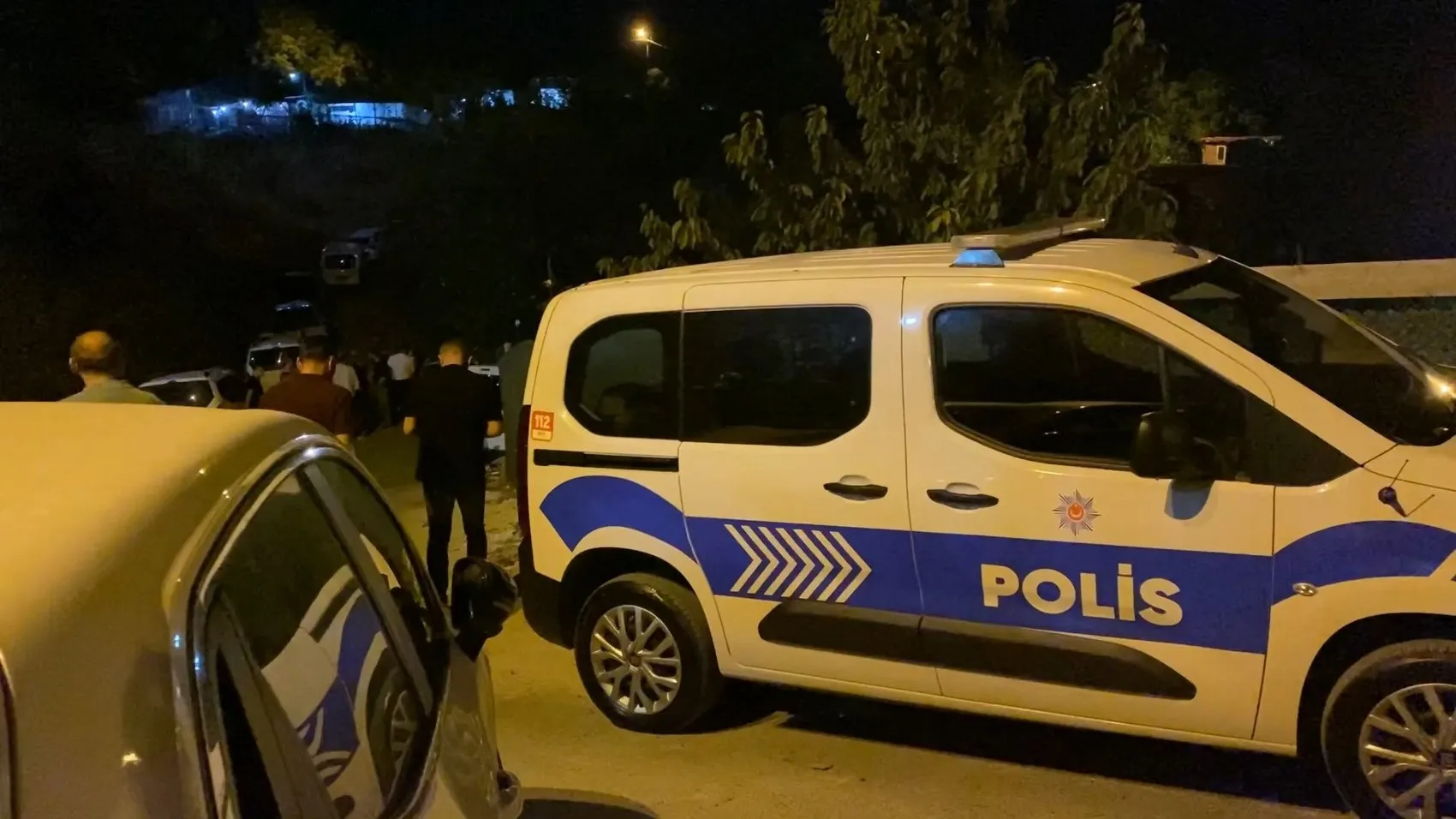 Arnavutköy'de aile faciası Uzaklaştırma kararı olan baba dehşet saçtı