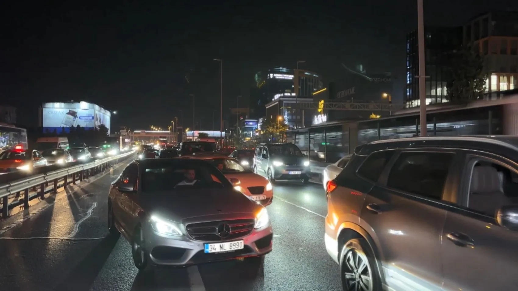 Bakırköy'de gece vakti feci kaza Bir yaya hayatını kaybetti