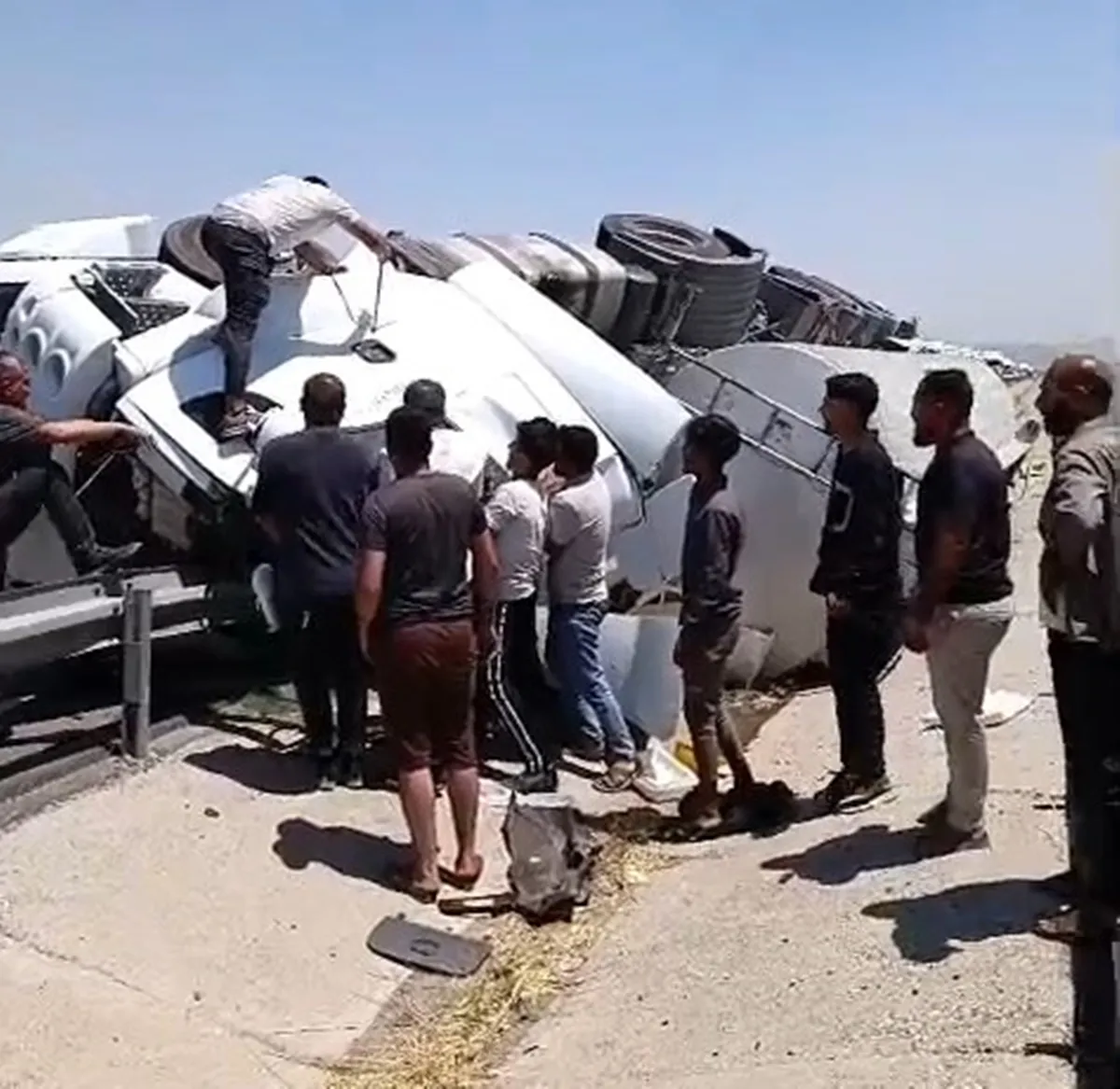 Silopi’de tanker kazası 25 yaşındaki sürücü hayatını kaybetti