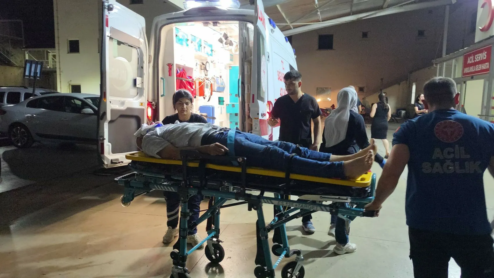 Adana Kozan'da üç araç birbirine girdi