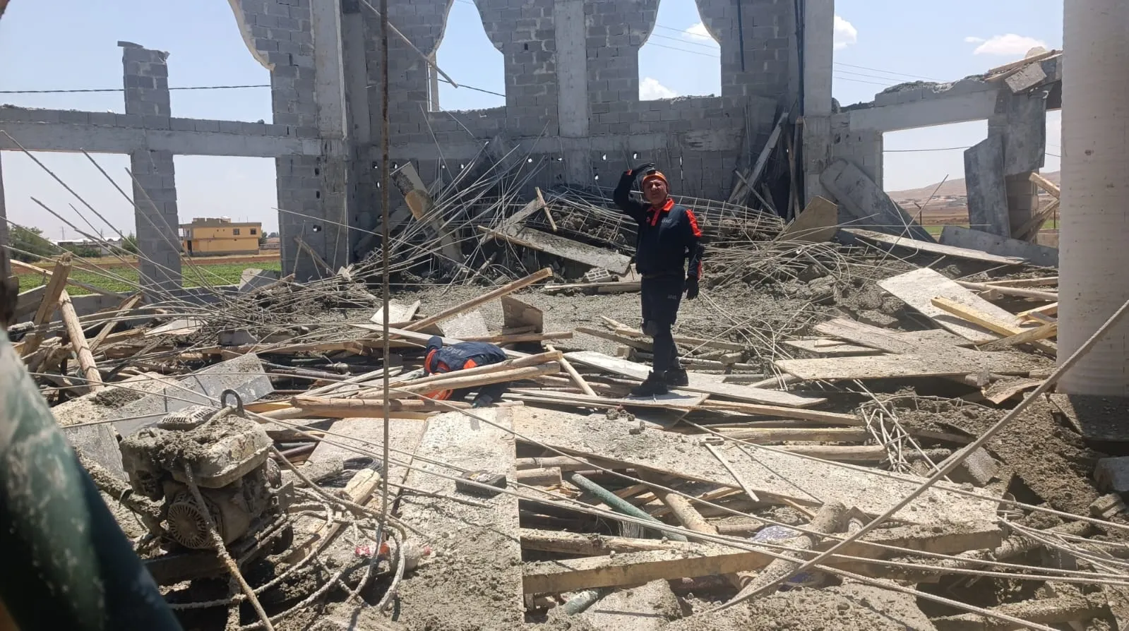Şanlıurfa'da cami inşaatında beton dökümü sırasında göçük yaşandı