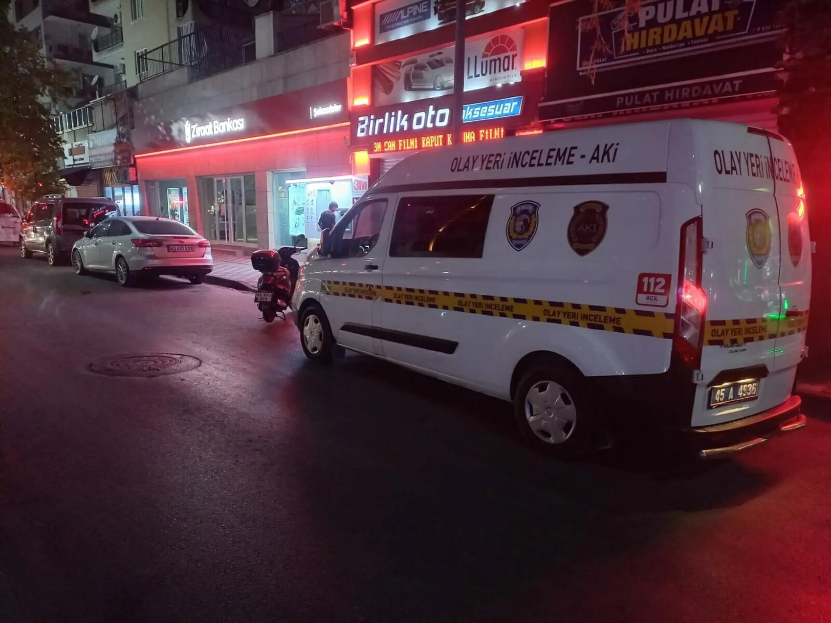 Manisa'da sokak ortasında kasklı saldırı
