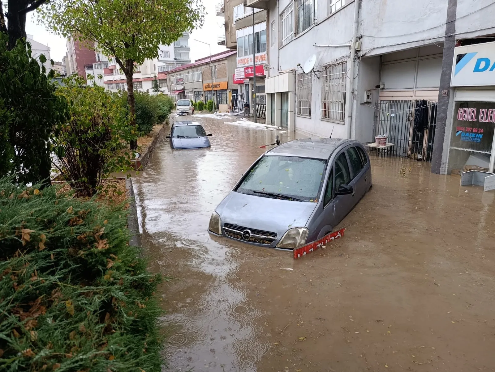 Yozgat'ta şiddetli yağış hayatı durdurdu