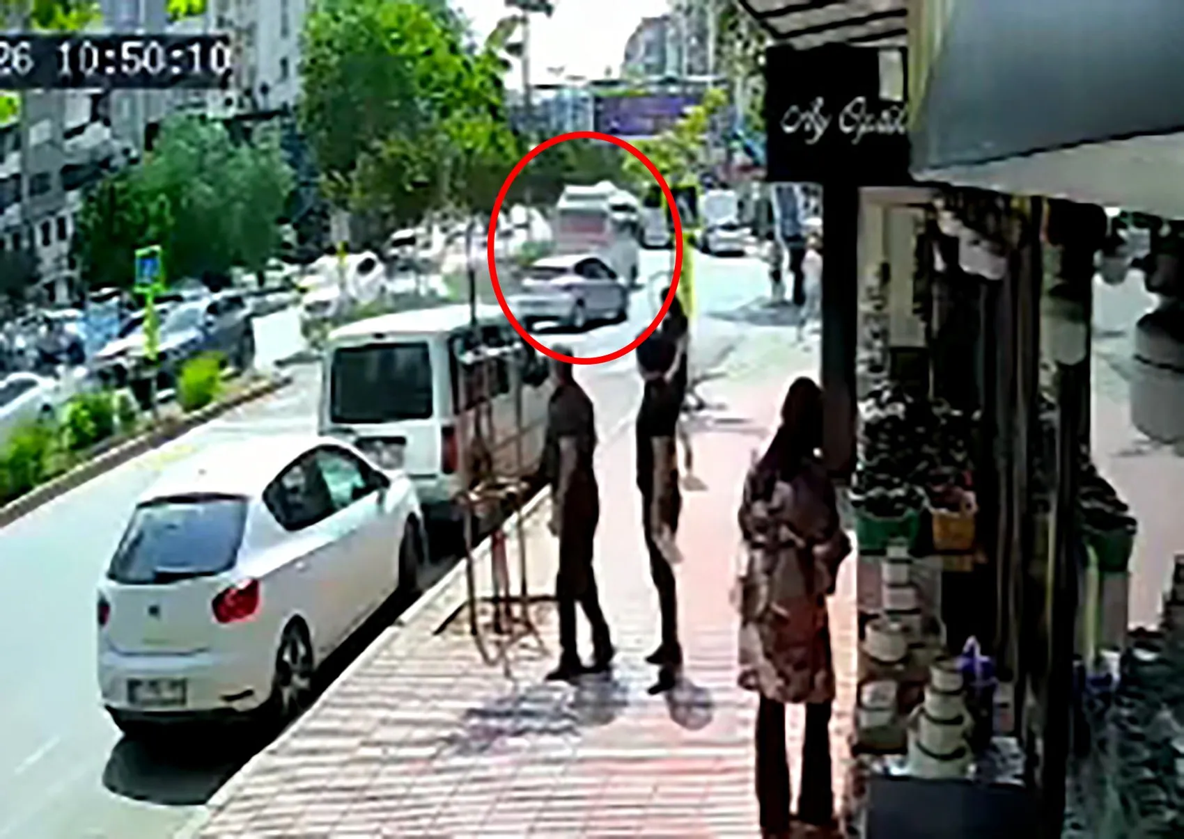 Yaya geçidinde alkollü sürücü dehşeti
